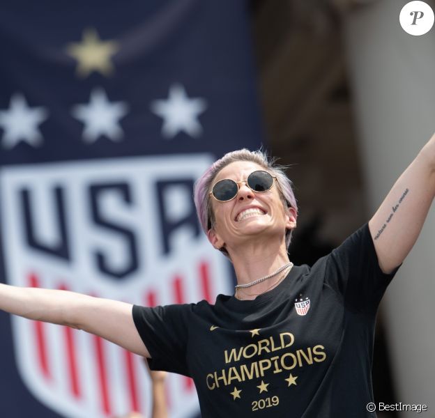 Megan Rapinoe - Les joueuses américaines de football participent à la parade sur Broadway à New York pour fêter leur victoire à la coupe du monde en France. New York. Le 10 juillet 2019.