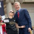 Megan Rapinoe et le maire de New York, Bill de Blasio - Les joueuses américaines de football participent à la parade sur Broadway à New York pour fêter leur victoire à la coupe du monde en France. New York. Le 10 juillet 2019.