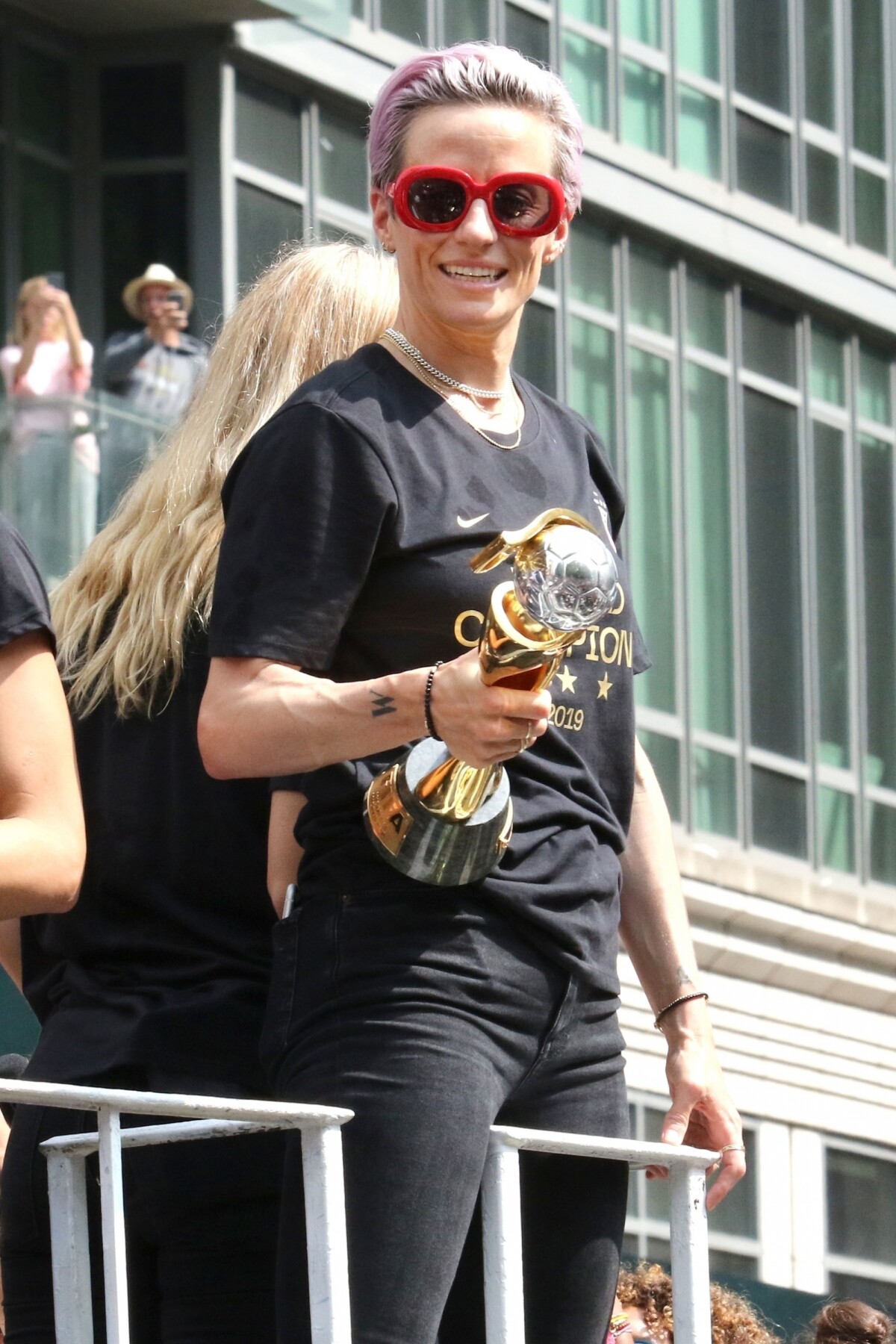 Photo Megan Rapinoe Lors De La Parade De La Victoire De Léquipe Américaine De Football Après 