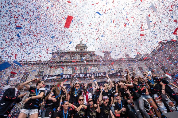 Les joueuses américaines de football participent à la parade sur Broadway à New York pour fêter leur victoire à la coupe du monde en France. New York. Le 10 juillet 2019.