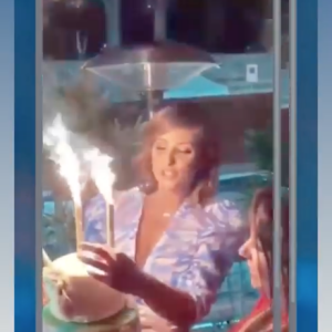 Malika Ménard entourée pour ses 32 ans à Paris, le 17 juillet 2019.