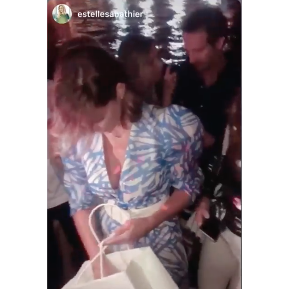Malika Ménard entourée pour ses 32 ans à Paris, le 17 juillet 2019.