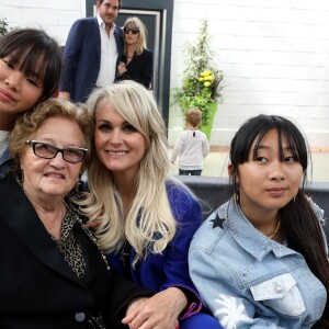 Exclusif - Elyette Boudou (Mamie Rock), Laeticia Hallyday et ses filles Jade et Joy - Laeticia Hallyday reçoit la médaille de la ville de Toulouse en compagnie de ses filles et d'Elyette Boudou avant de quitter l'Esplanade Johnny Hallyday. © Dominique Jacovides/Bestimage