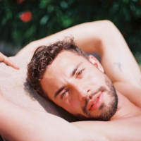 Marwan Berreni (Plus belle la vie) torse nu en Camargue... C'est chaud !