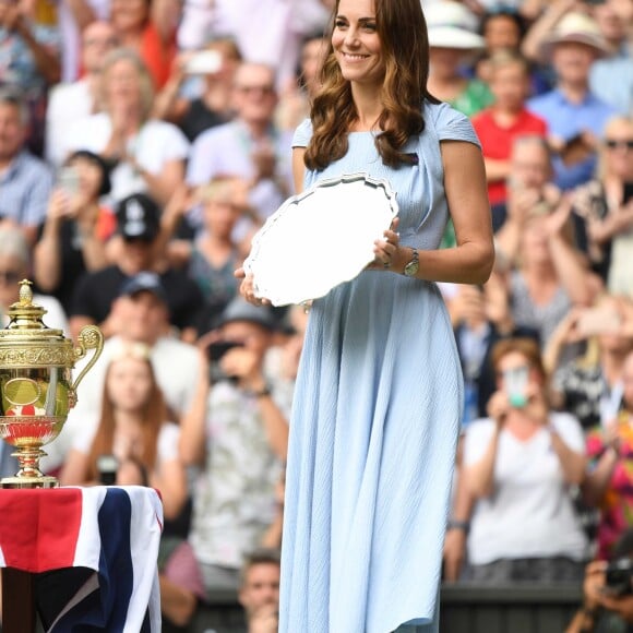 Finale homme du tournoi de Wimbledon "Novak Djokovic - Roger Federer (7/6 - 1/6 - 7/6 - 4/6 - 13/12)" à Londres. Catherine (Kate) Middleton, duchesse de Cambridge, est venue remettre les trophées aux joueurs. Londres, le 14 juillet 2019.