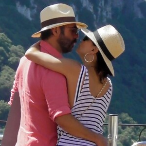 Exclusif - Eva Longoria, son mari Jose Antonio Baston se promènent en amoureux dans les rues de Capri en Italie le 14 juillet 2019.