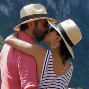 Exclusif - Eva Longoria, son mari Jose Antonio Baston se promènent en amoureux dans les rues de Capri en Italie le 14 juillet 2019.