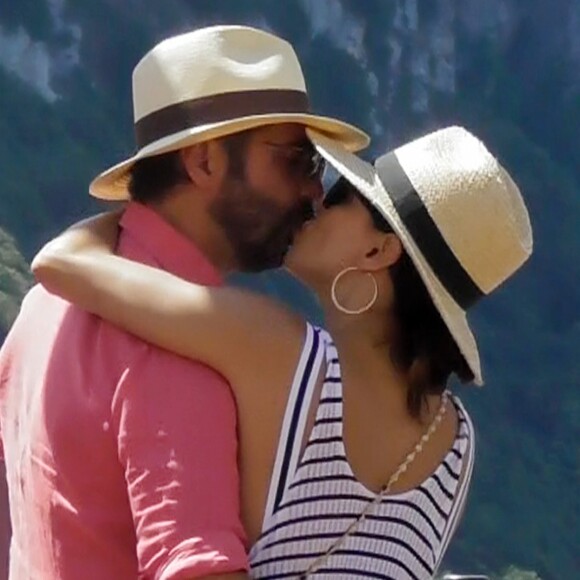 Exclusif - Eva Longoria, son mari Jose Antonio Baston se promènent en amoureux dans les rues de Capri en Italie le 14 juillet 2019.