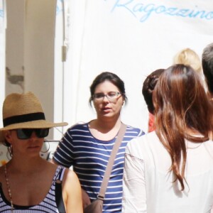 Exclusif - Eva Longoria, son mari Jose Antonio Baston se promènent en amoureux dans les rues de Capri en Italie le 14 juillet 2019.