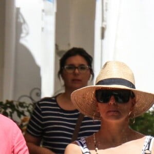 Exclusif - Eva Longoria, son mari Jose Antonio Baston se promènent en amoureux dans les rues de Capri en Italie le 14 juillet 2019.