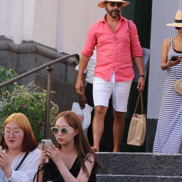 Exclusif - Eva Longoria, son mari Jose Antonio Baston se promènent en amoureux dans les rues de Capri en Italie le 14 juillet 2019.