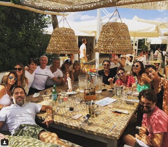 Didier Deschamps en vacances à Saint-Tropez avec sa femme Claude, son fils Dylan, Valérie Bègue, Jean Roch, Nagui, Mélanie Page, Leïla Kaddour. Instagram, le 21 juillet 2018.