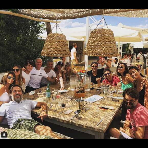 Didier Deschamps en vacances à Saint-Tropez avec sa femme Claude, son fils Dylan, Valérie Bègue, Jean Roch, Nagui, Mélanie Page, Leïla Kaddour. Instagram, le 21 juillet 2018.