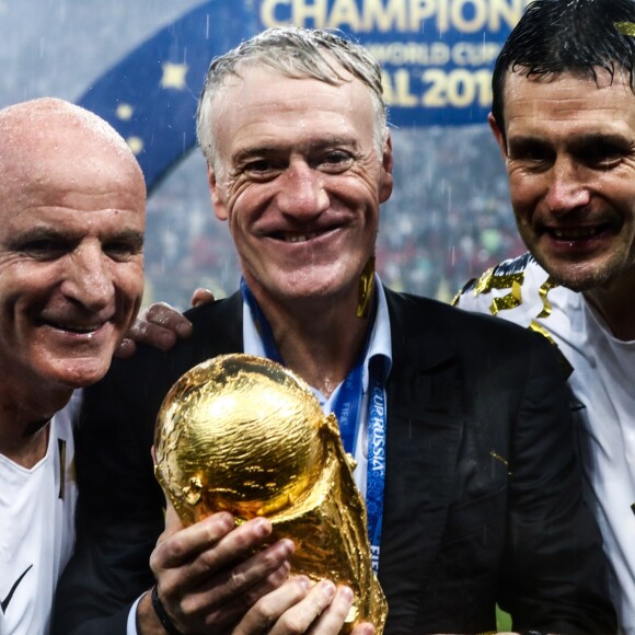 L'équipe de France sur la pelouse du stade Loujniki après leur victoire sur la Croatie (4-2) en finale de la Coupe du Monde 2018 (FIFA World Cup Russia2018), le 15 juillet 2018.