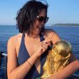 Valérie Bègue en vacances à Saint-Tropez, célèbre le premier anniversaire de la Coupe du monde. Instagram, le 20 juillet 2019.