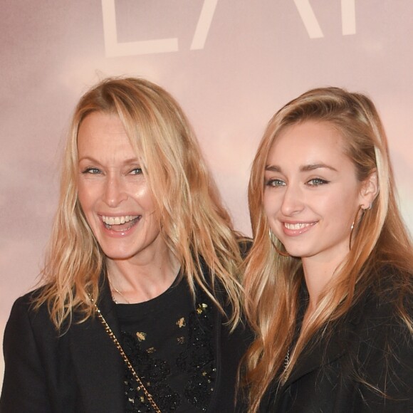 Estelle Lefébure avec sa fille Emma Smet à l'avant-première du film "Holy Lands" au cinéma UGC Normandie à Paris, France, le 4 décembre 2018. © Coadic Guirec/Bestimage