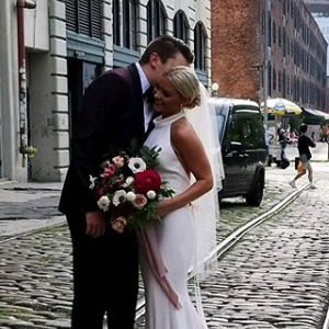 Jessica Mulroney, styliste et amie de Meghan Markle, s'inspire de sa robe de mariée Stella McCartney pour ses clientes.