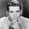 David Hedison, connu notamment pour avoir incarné à deux reprises Felix Leiter dans la saga James Bond et ici dans les années 1960 dans la peau du capitaine Ted Crane dans Voyage au fond des mers, est mort le 18 juillet 2019 à 92 ans.