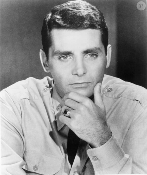 David Hedison, connu notamment pour avoir incarné à deux reprises Felix Leiter dans la saga James Bond et ici dans les années 1960 dans la peau du capitaine Ted Crane dans Voyage au fond des mers, est mort le 18 juillet 2019 à 92 ans.