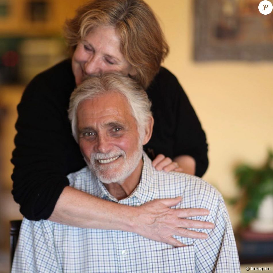 David Hedison, ici avec sa femme Bridget décédée en 2016, est mort le 18 juillet 2019 à Los Angeles à l&#039;âge de 92 ans. Sa fille Alexandra Hedison, épouse de Jodie Foster, a partagé un bel hommage au travers de cette photo de ses parents, publiée sur Instagram le 22 juillet.