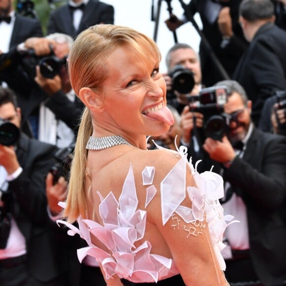 Estelle Lefébure (robe Yanina Couture) à la première de "The Dead Don't Die" lors de l'ouverture du 72ème Festival International du Film de Cannes, le 14 mai 2019. © Rachid Bellak/Bestimage