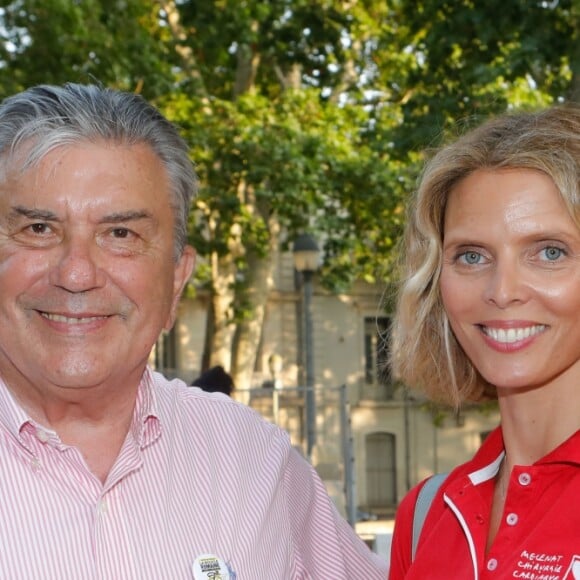 Jean-Paul Fournier (maire de Nîmes) et Sylvie Tellier - Opération "Pétanque du coeur" dans le cadre de l'étape du coeur au profit de l'association "Mécénat Chirurgie Cardiaque" dans les jardins de la fontaine à Nîmes, le 22 juillet 2019. © Christophe Clovis / Bestimage