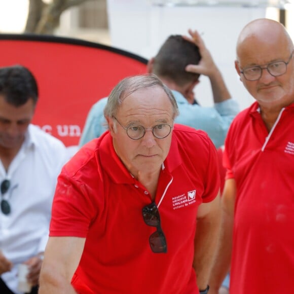 Roger Legeay, Eric Ligneron - Opération "Pétanque du coeur" dans le cadre de l'étape du coeur au profit de l'association "Mécénat Chirurgie Cardiaque" dans les jardins de la fontaine à Nîmes, le 22 juillet 2019. © Christophe Clovis / Bestimage