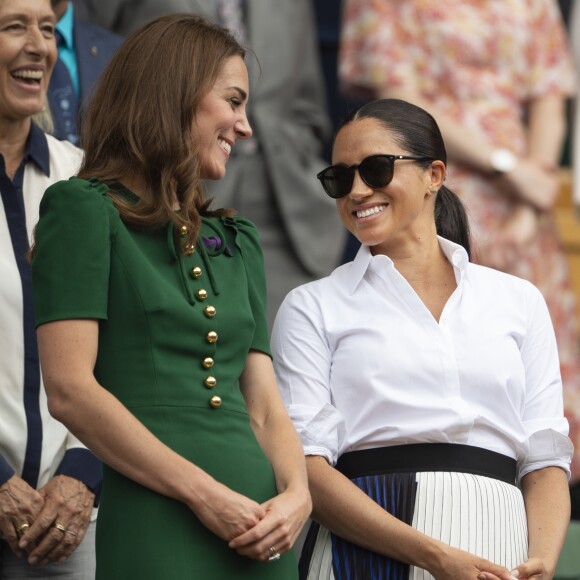 Catherine (Kate) Middleton, duchesse de Cambridge, Meghan Markle, duchesse de Sussex, et Pippa Middleton dans les tribunes lors de la finale femme de Wimbledon "Serena Williams - Simona Halep (2/6 - 2/6) à Londres, le 13 juillet 2019.
