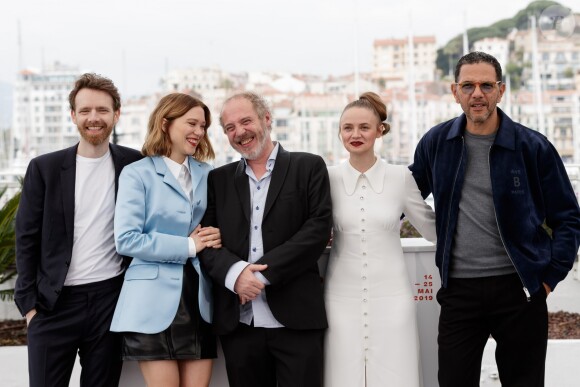 Antoine Reinartz, Léa Seydoux, Arnaud Desplechin, Sara Forestier et Roschdy Zem au photocall du film "Roubaix, une lumière" lors du 72e Festival International du film de Cannes. Le 23 mai 2019 © Jacovides-Moreau / Bestimage