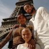 Stephen Curry, sa femme Ayesha et leur fille aînée Riley ont visité Paris, posant ici au pied de la tour Eiffel, la semaine du 22 juillet 2019, juste après le 7e anniversaire de Riley. Photo Instagram.