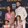 Stephen Curry, sa femme Ayesha et leurs filles Ryan et Riley le 9 juillet 2019 à Los Angeles lors de l'avant-première mondiale du film Le Roi Lion.