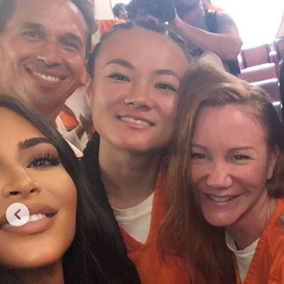 Mme Kardashian-West (38 ans) a publié une série de photos avec des détenus d'un établissement de Washington DC (juillet 2019).