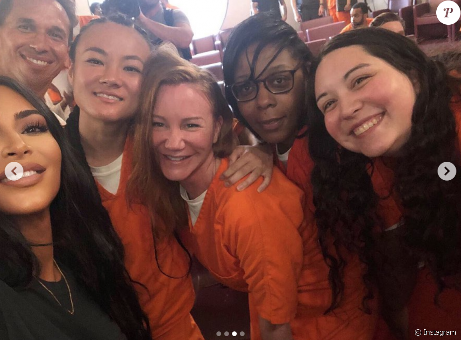 Mme Kardashian-West (38 ans) a publiÃ© une sÃ©rie de photos avec des dÃ©tenus d'un Ã©tablissement de Washington DC (juillet 2019).