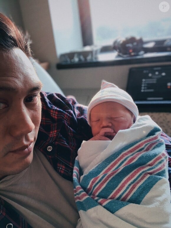 Jon M. Chu présente son fils, Jonathan "Heights" Chu, né le 26 juillet 2019. Photo Twitter.