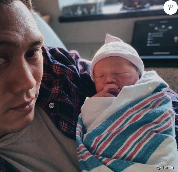 Jon M Chu Le Realisateur Papa Presente Son Bebe Et Son Prenom Perche Purepeople