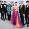 Jon M. Chu, Ronny Chieng, Lisa Lu, Tan Kheng Hua, Fiona Xie, Harry Shum Jr. pour Crazy Rich Asians lors des 25e Screen Actors Guild Awards au Shrine Audritorium à Los Angeles, le 27 janvier 2019.