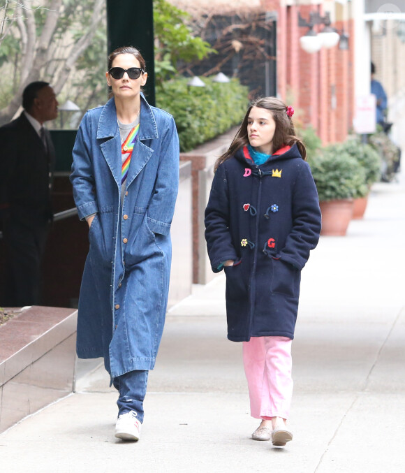 Katie Holmes et sa fille Suri Cruise se promènent à New York, le 13 mars 2019.