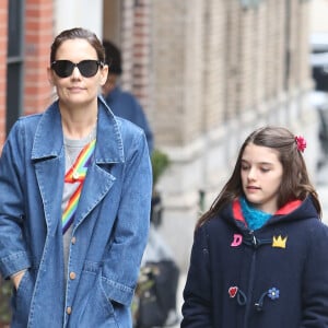 Katie Holmes et sa fille Suri Cruise se promènent à New York, le 13 mars 2019.