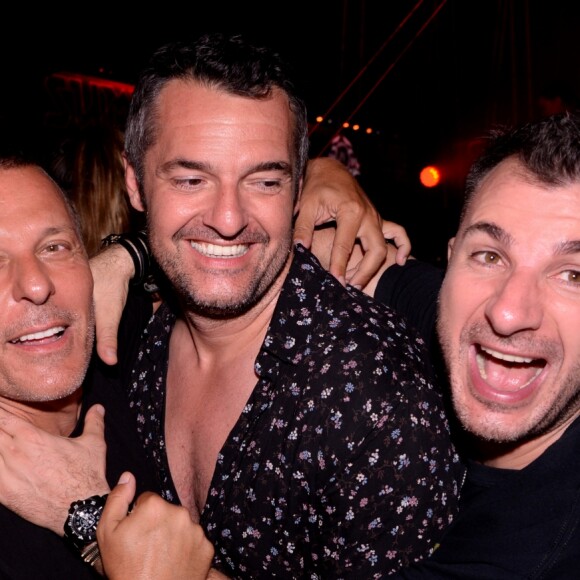 Exclusif - Claire Francisci, Jean-Roch, Arnaud Ducret et Michaël Youn au VIP Room à Saint-Tropez le 1er août 2019. © Rachid Bellak/Bestimage