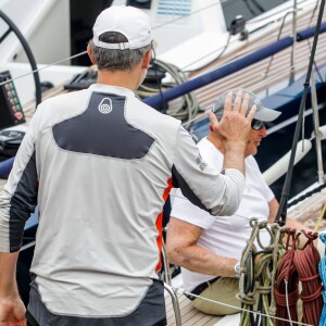 Le roi Felipe VI d'Espagne retrouve le roi Harald de Norvège lors de la 38e Copa del Rey, dans laquelle tous deux étaient engagés, à Palma de Majorque le 1er août 2019.