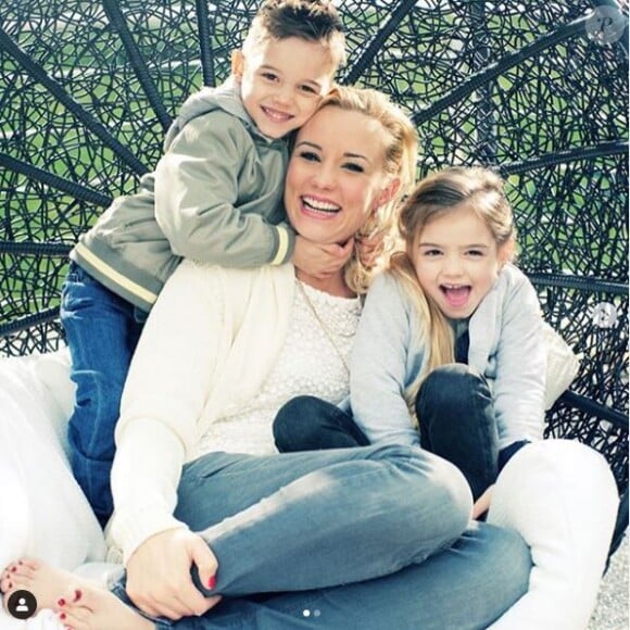 Elodie Gossuin partage des photos de sa famille (Bertrand, son mari et ses 4 enfants) sur son compte Instagram.