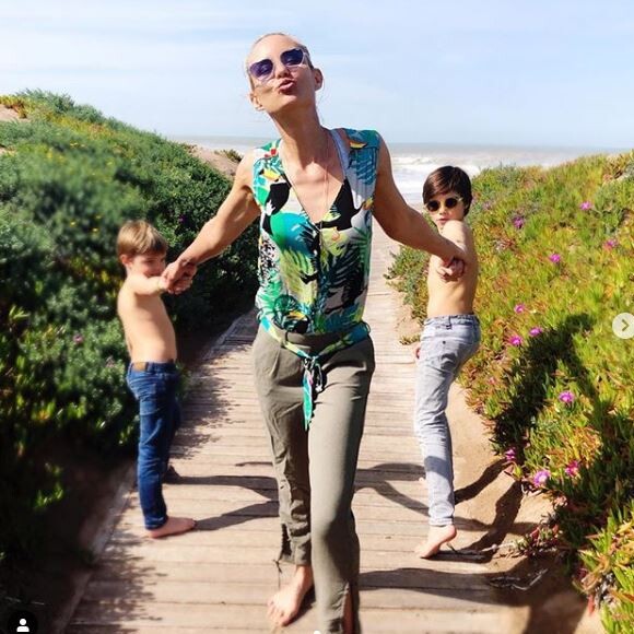 Elodie Gossuin partage des photos de sa famille (Bertrand, son mari et ses 4 enfants) sur son compte Instagram.