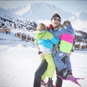 Elodie Gossuin partage des photos de sa famille (Bertrand, son mari et ses 4 enfants) sur son compte Instagram.