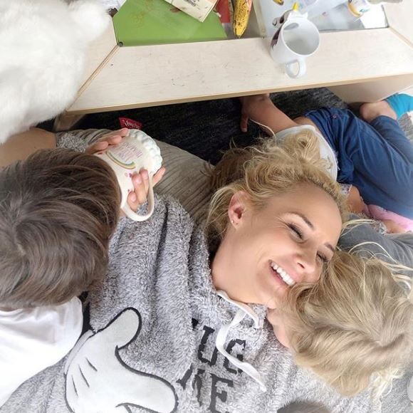 Elodie Gossuin partage des photos de sa famille (Bertrand, son mari et ses 4 enfants) sur son compte Instagram.