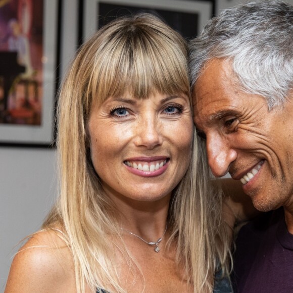 Exclusif - Melanie Page et Nagui dans les loges à la fin de la représentation de la pièce "Le temps qui reste" lors du Festival de Ramatuelle. Le 2 août 2019 © Cyril Bruneau / Festival de Ramatuelle / Bestimage