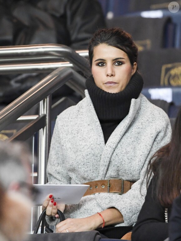 Karine Ferri encourage son compagnon Yoann Gourcuff lors du match PSG-Rennes au Parc des Princes à Paris le 6 novembre 2016. (victoire 4-0 du Psg) © Pierre Perusseau/Bestimage