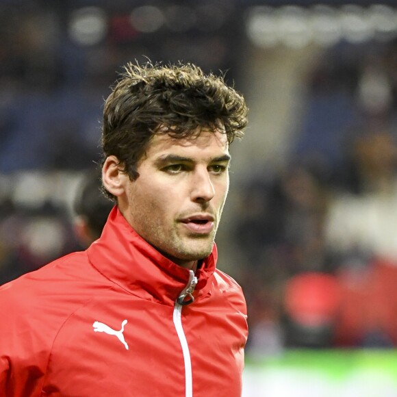 Yoann Gourcuff - Karine Ferri encourage son compagnon Yoann Gourcuff lors du match PSG-Rennes au Parc des Princes à Paris le 6 novembre 2016. © Pierre Perusseau/Bestimage