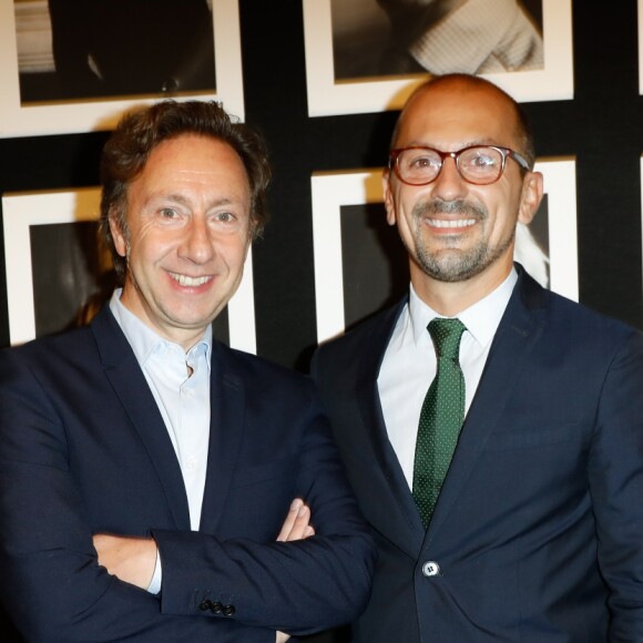Exclusif - Stéphane Bern et son compagnon Lionel Bounoua - Vernissage de l'exposition photographique "3 Cartes Blanches" des photographes B. Didier, M. Motto et A. Ralli au Loft Sévigné à Paris, France, le 10 octobre 2017. © Marc Ausset-Lacroix/Bestimage
