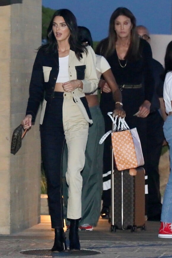 Exclusif - Kendall Jenner est allée diner avec son père Caitlyn Jenner au restaurant Nobu à Malibu, Los Angeles, le 8 août 2019.