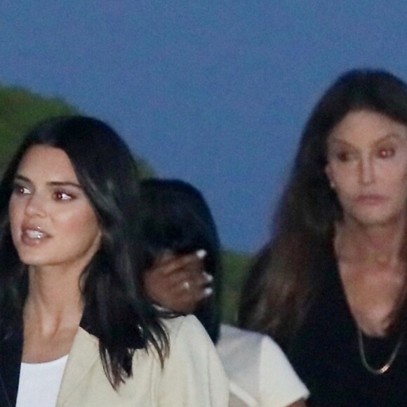 Exclusif - Kendall Jenner est allée diner avec son père Caitlyn Jenner au restaurant Nobu à Malibu, Los Angeles, le 8 août 2019.